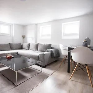80qm - 4 - Private Parking - Keller-basement - Mallibase Apartment